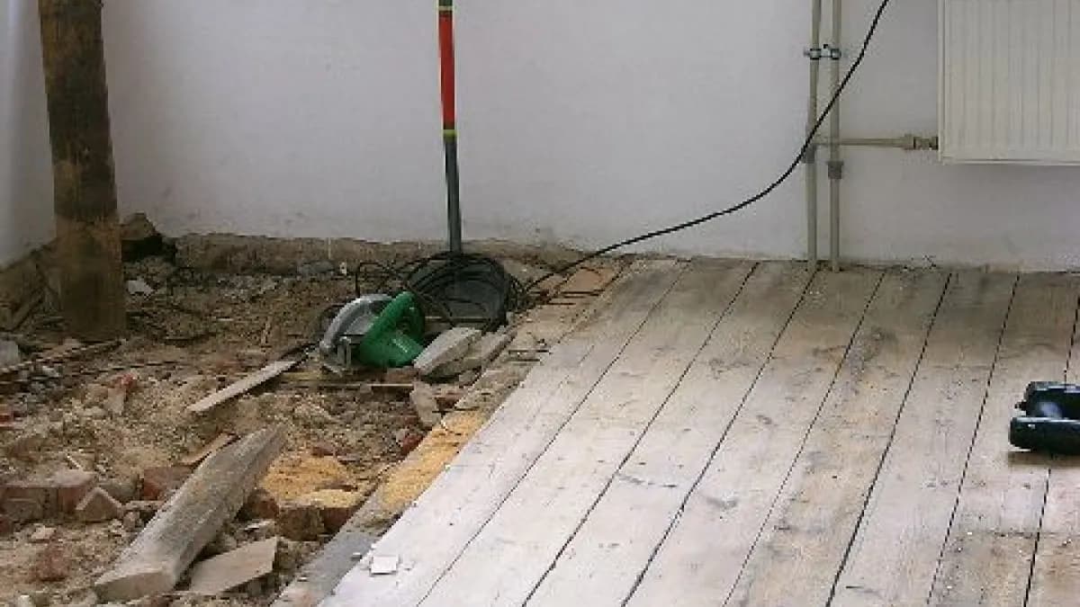 Jak ocieplić podłogę w domu drewnianym i uniknąć wysokich kosztów