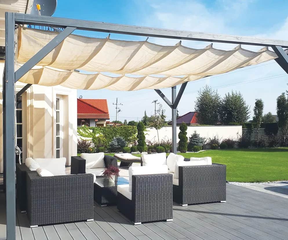 Czym najlepiej zadaszyć taras, aby uniknąć problemów z pogodą?