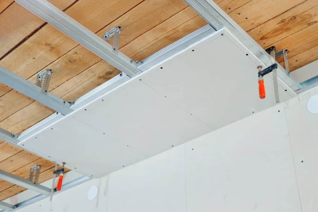 Jak zrobić sufit w kuchni - proste kroki, które musisz znać