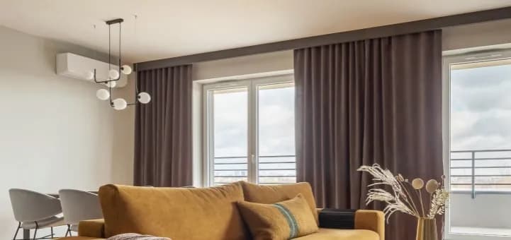 Jak wybrać idealny karnisz do salonu - praktyczne wskazówki i porady