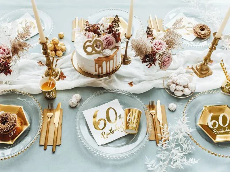 Jak udekorować stół na 60 urodziny: 10 eleganckich pomysłów