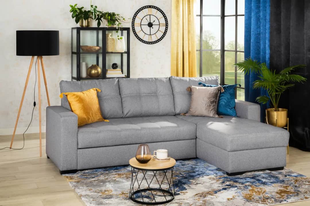 Jaki kolor dywanu do szarej kanapy stworzy idealną aranżację wnętrza?