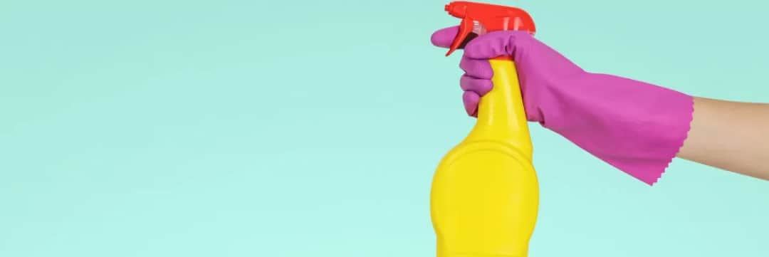 Jak wyczyścić łazienkę domowymi sposobami i uniknąć kosztownych środków