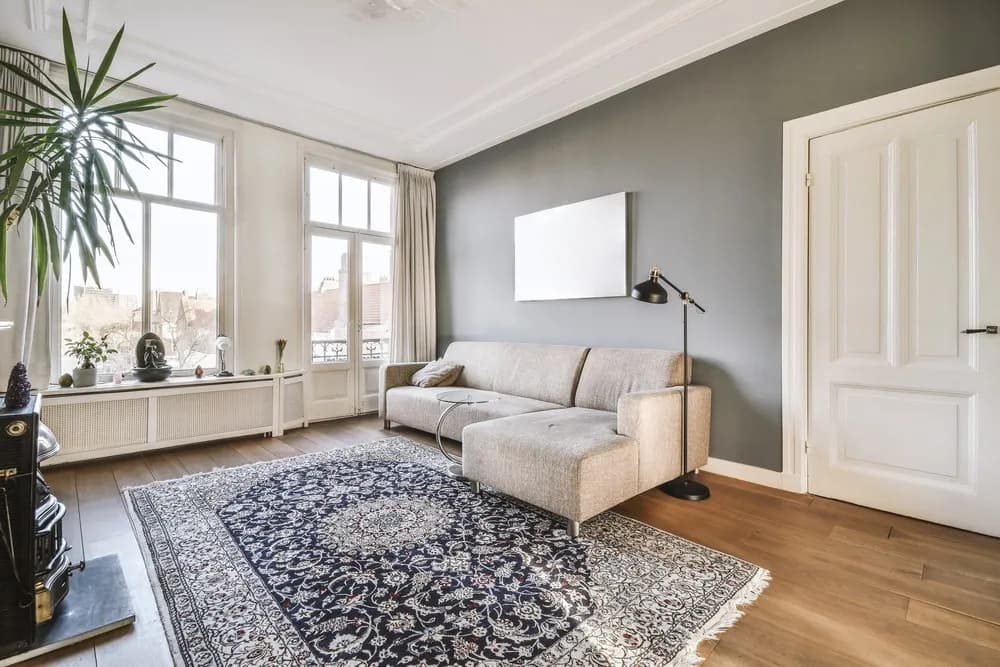 Jak profesjonalnie położyć dywan w salonie: praktyczny poradnik w 8 krokach