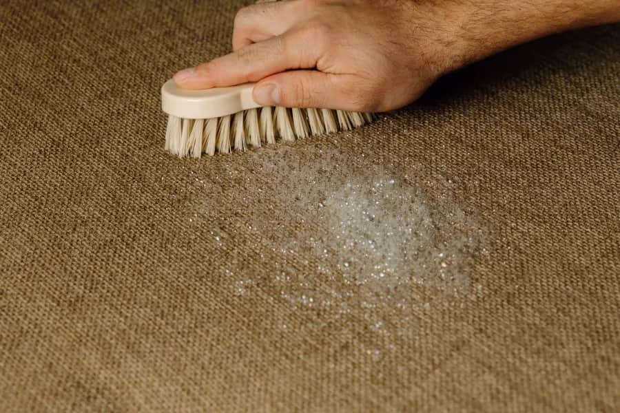 Jak czyścić dywan z juty: skuteczne metody i błędy, których unikać